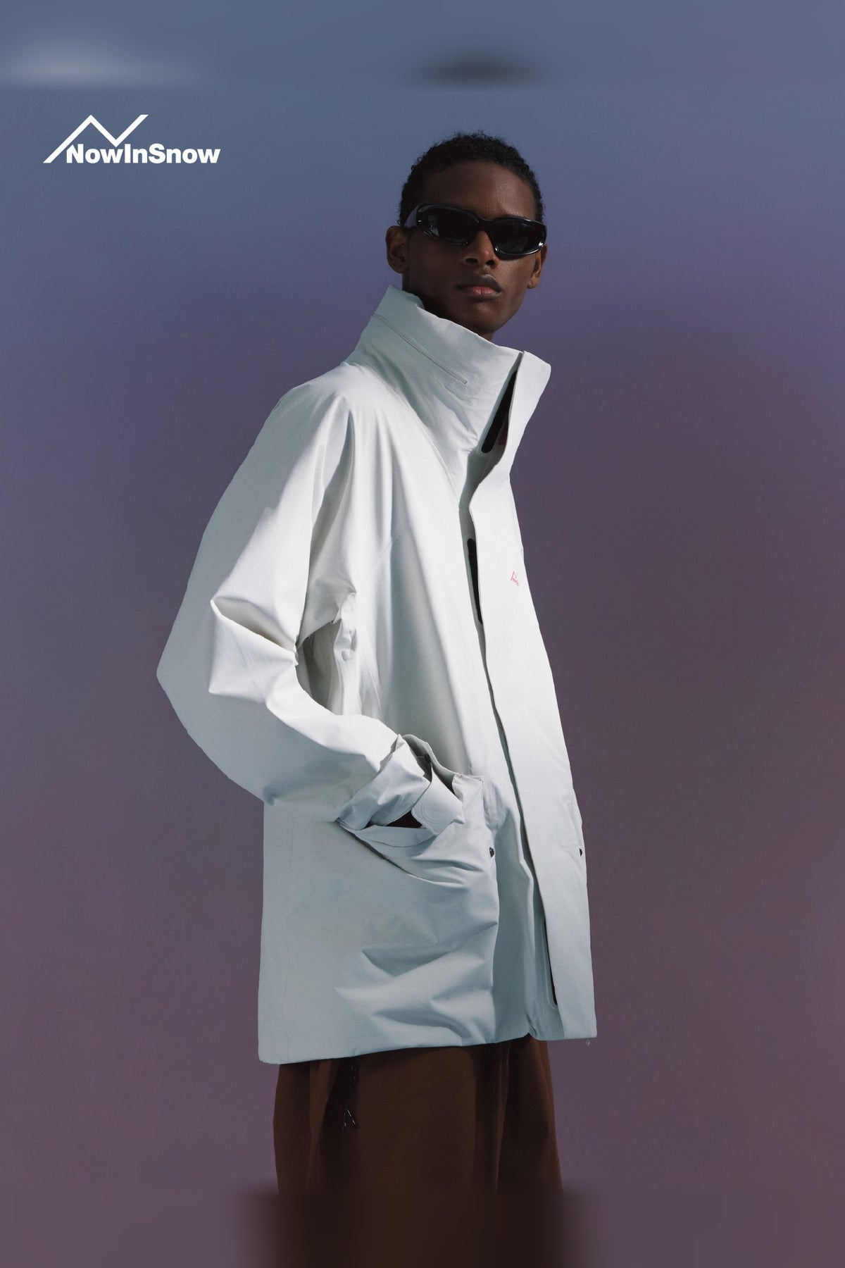 NIS Quartz White longline ski jacket for men, collar detail