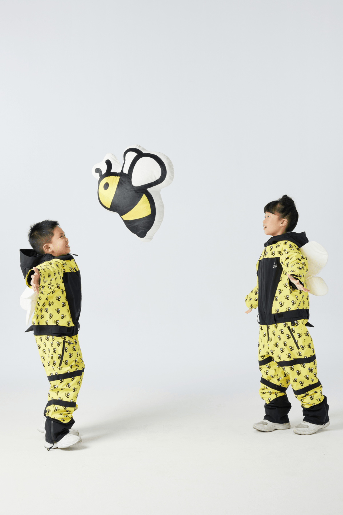 Positibeety 2L Child Classic One-Piece Jacket and Pants Set