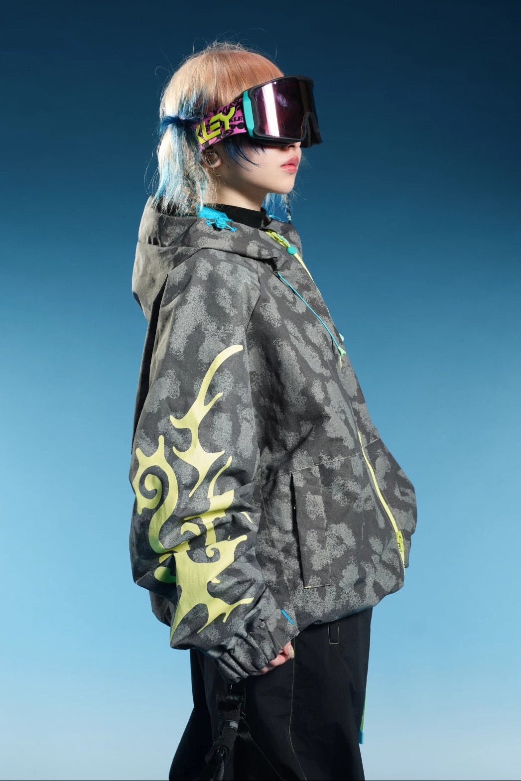 OddyEddy Thorn Grey snowboard jacket side view with sleeve artwork
