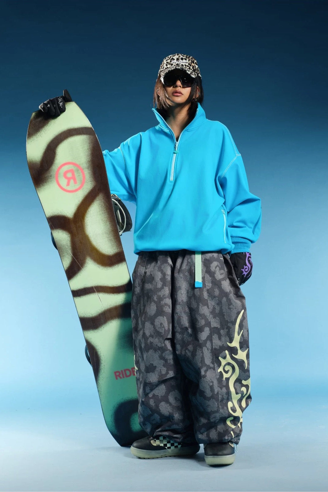 OddyEddy Thorn Grey baggy snowboard pants full-body front view