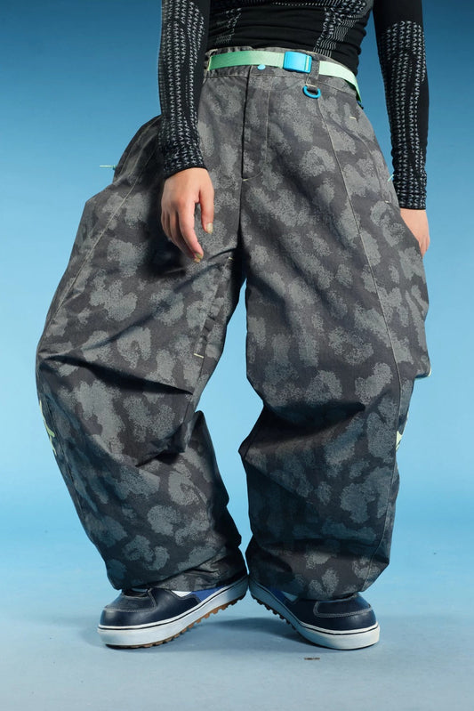 OddyEddy Thorn Grey baggy snowboard pants waist and wide-leg detail